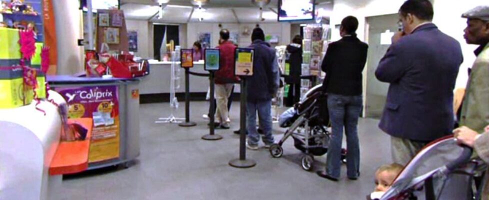 La Poste France Digital Signage Network