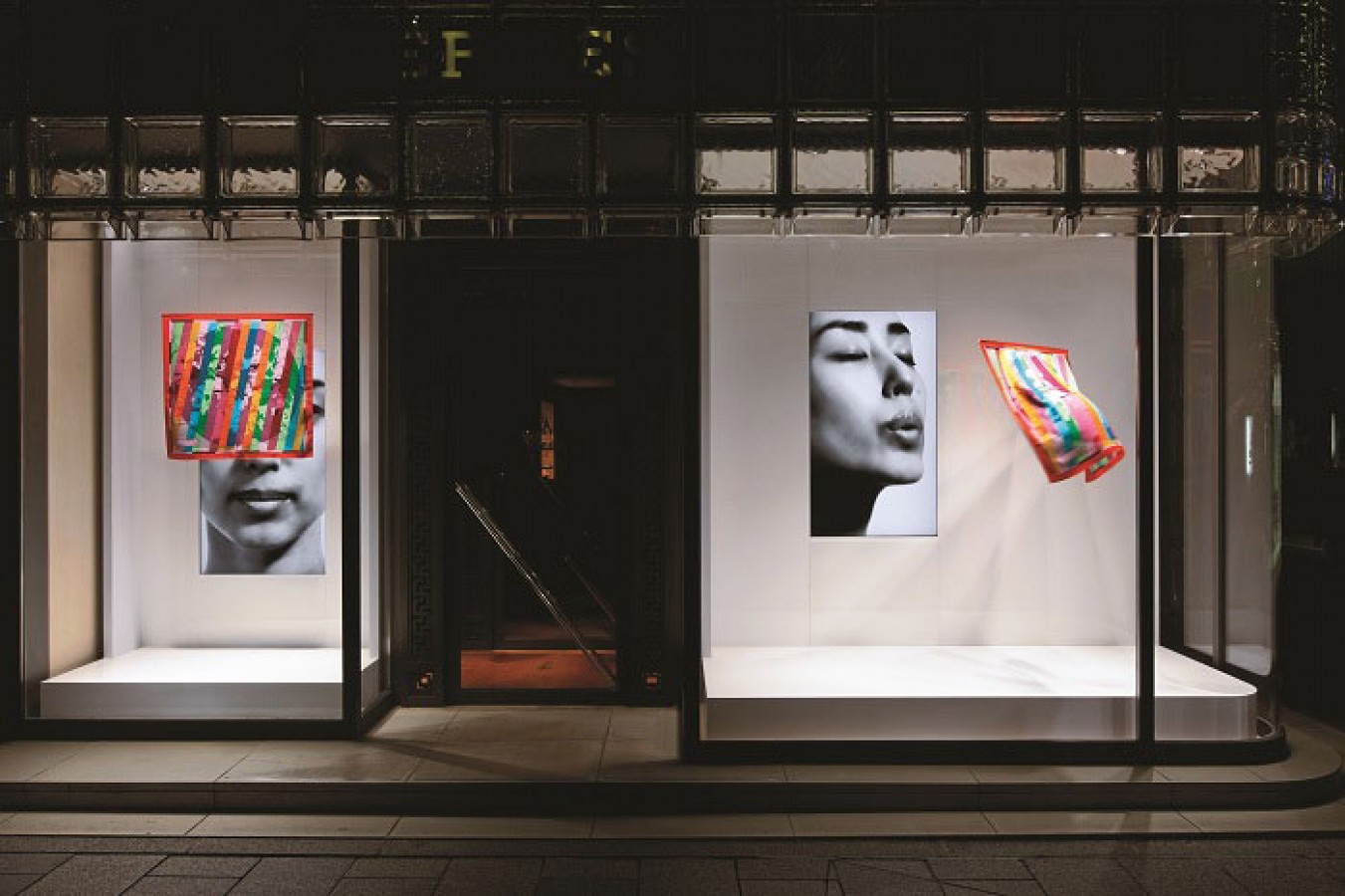 Maison Hermes, x Tokujin Yoshioka - Window Installation